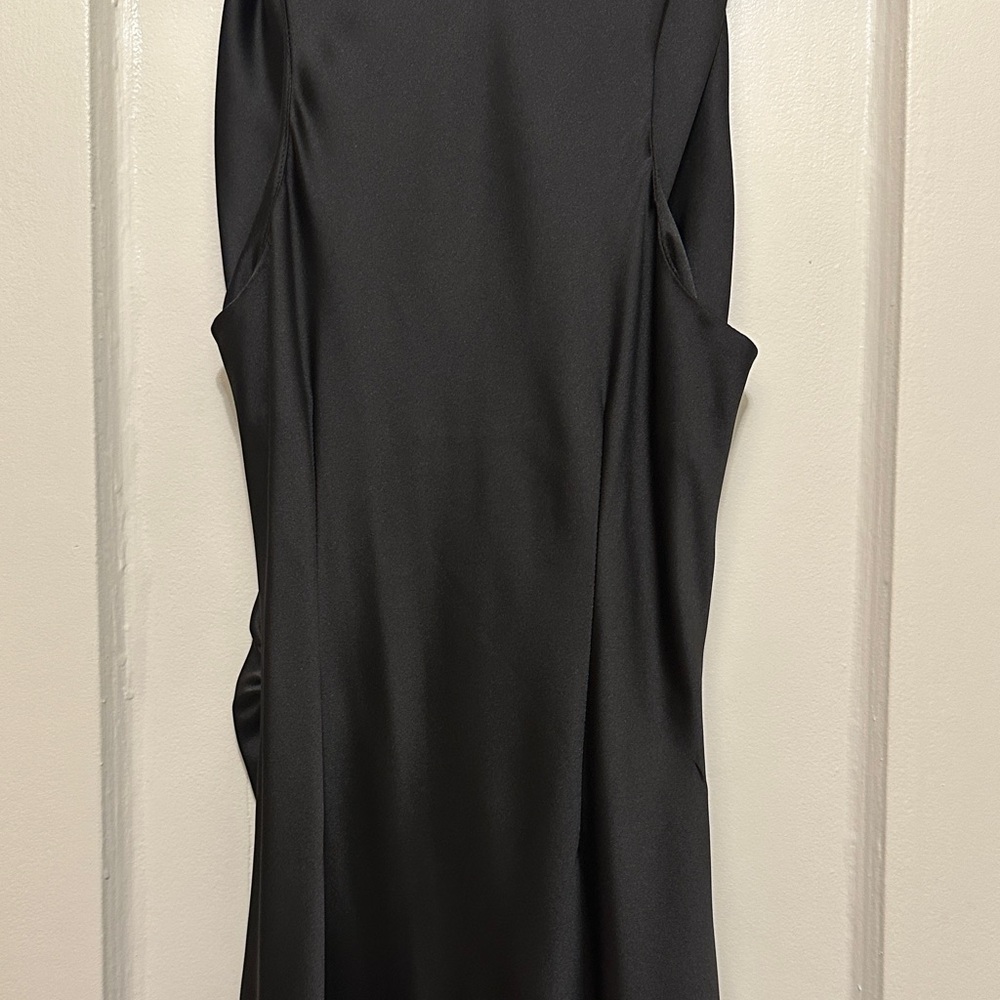 Elegant Black Dress - Picture 8 of 11